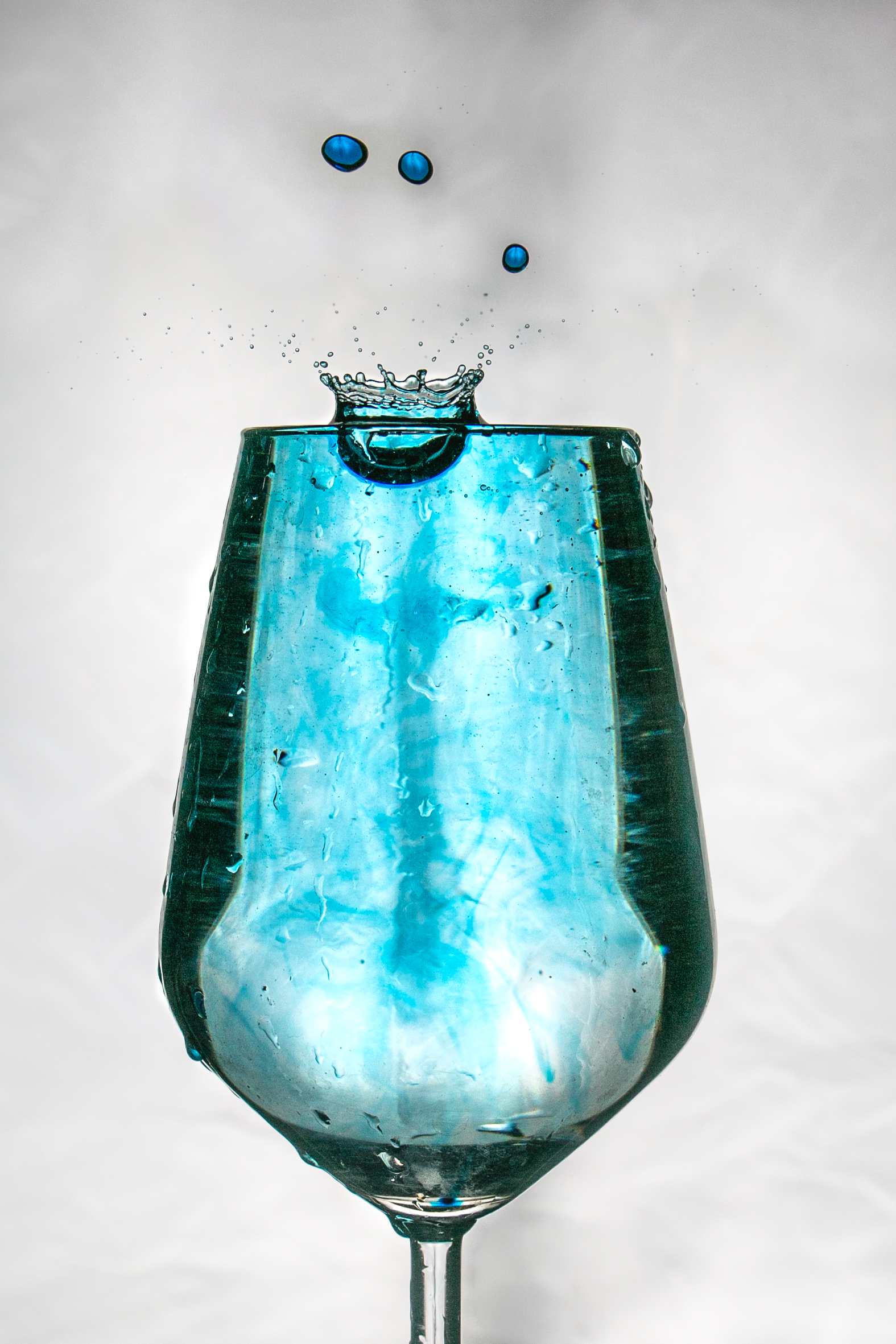 Crown — splash forming a crown above the glass